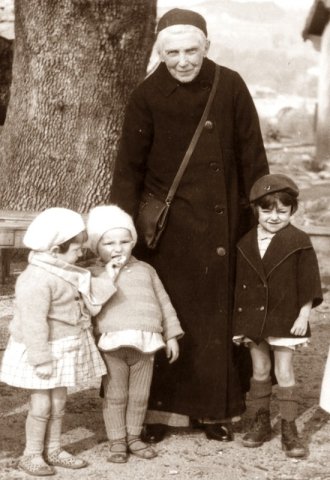 Z dziećmi w Ucel Francja 1936